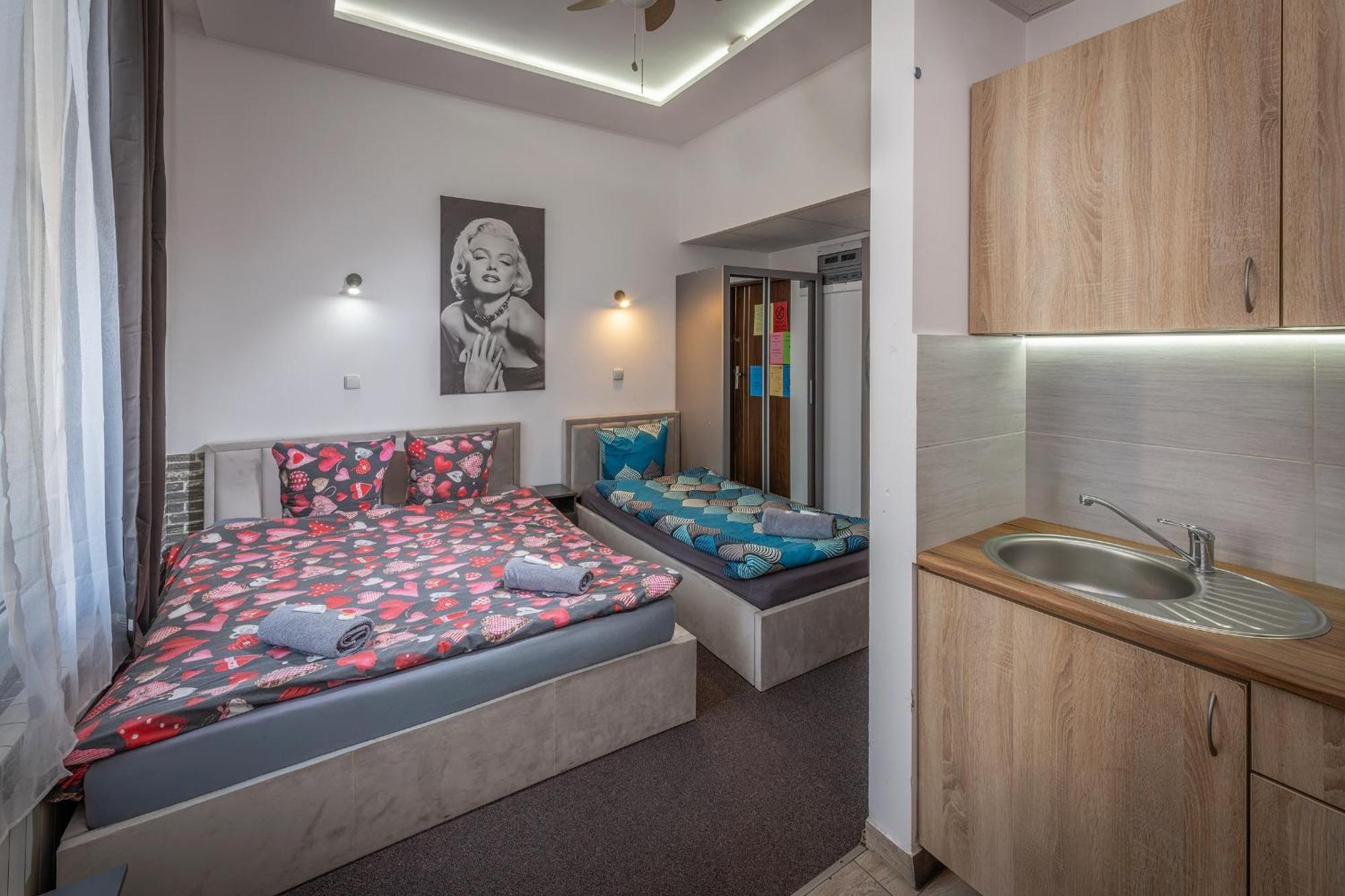 70S Hostel Cracovia Esterno foto